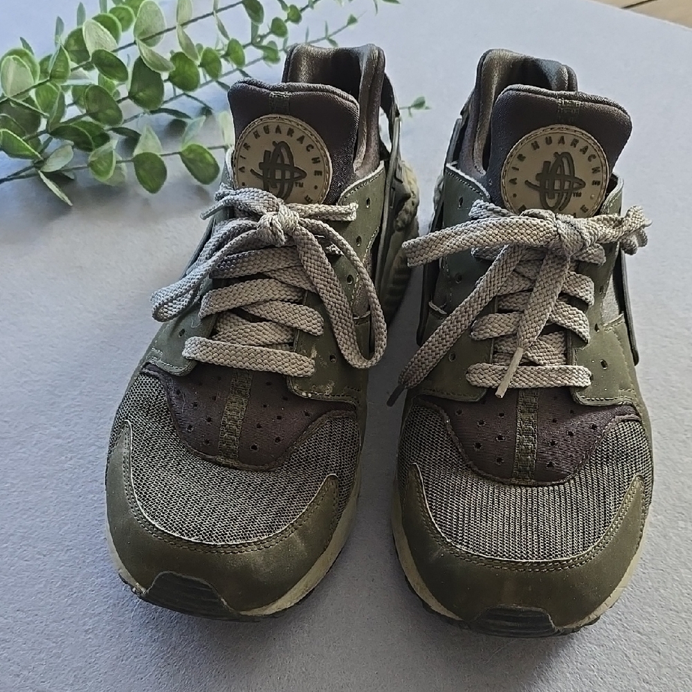 NIKE AIR HUARACHE Womens Olive and Gray Athletic Sneakers - Picture 2 of 6